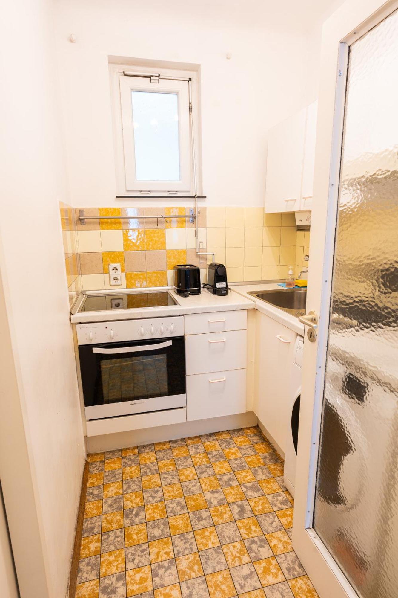 Central Living Apartment Opera Вена Экстерьер фото